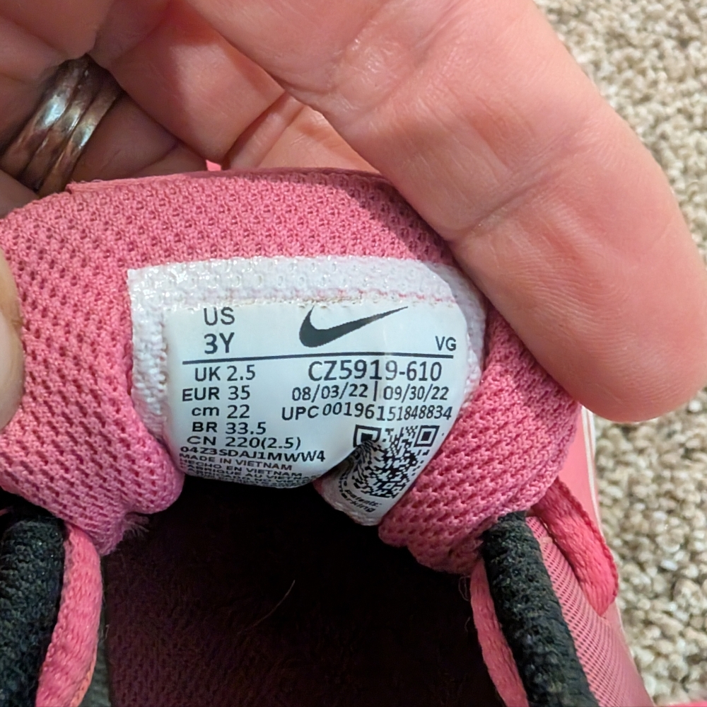 Nike softball cleats, pink, Size 3 Youth